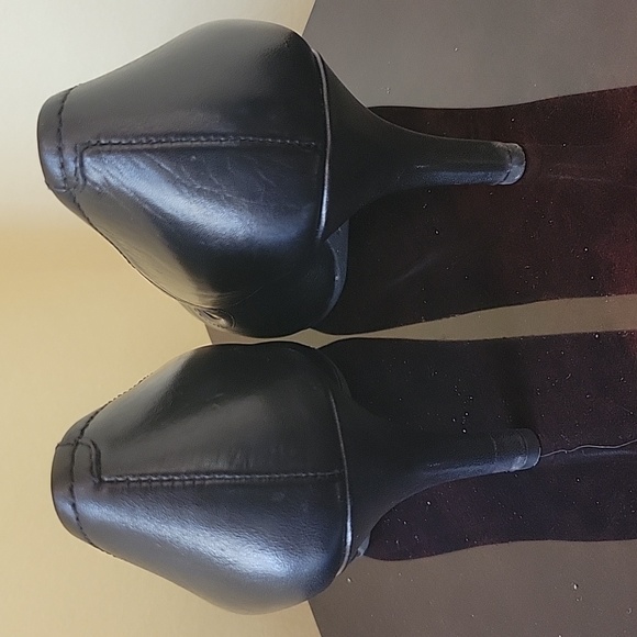 Shoes - Picture 6 of 9